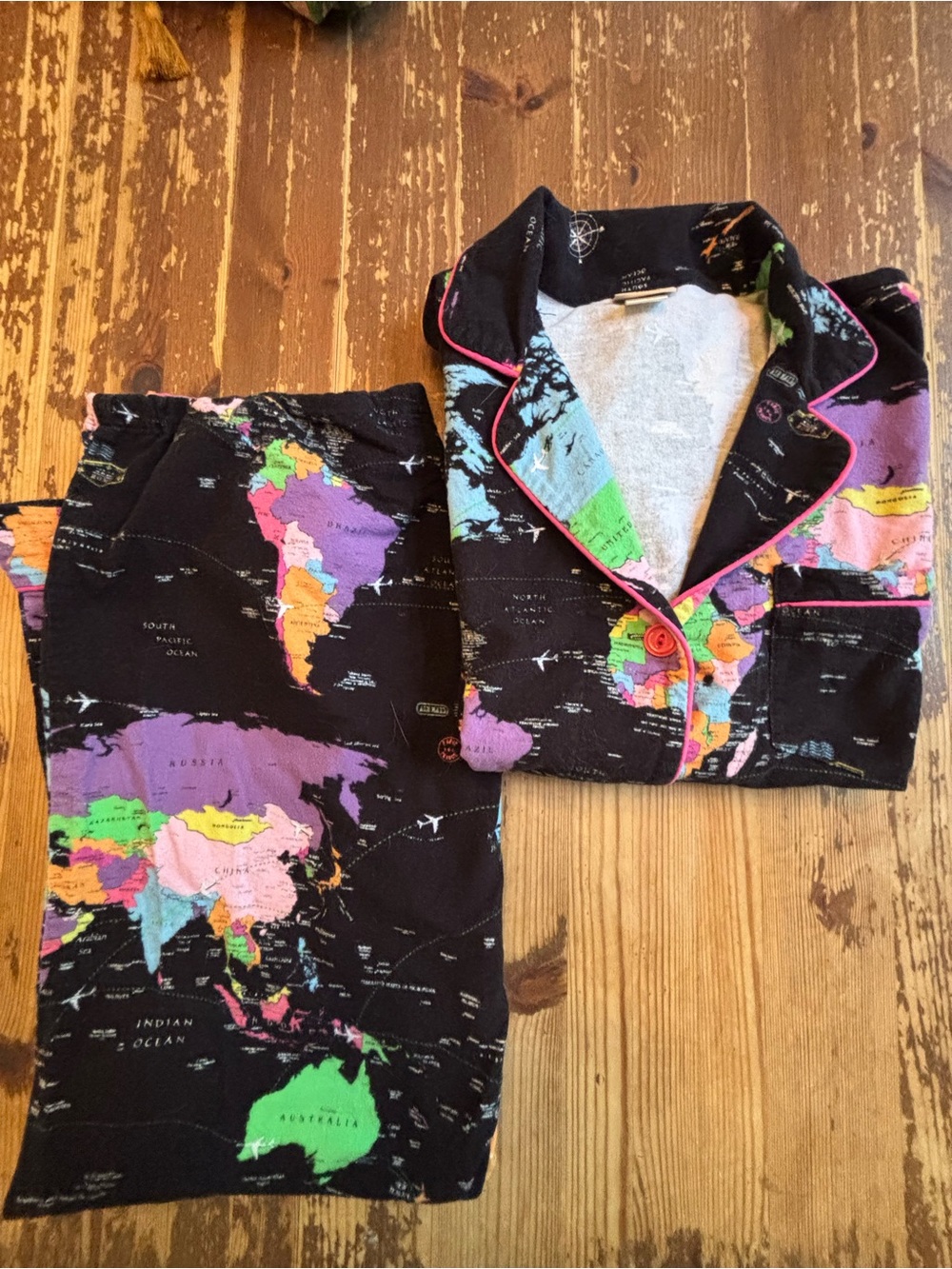 BedHead vintage Black World Map Pajama Set with Multicolor Print. Medium - Picture 2 of 16
